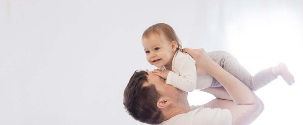 5 Ways Partners Can Bond with Their Newborn