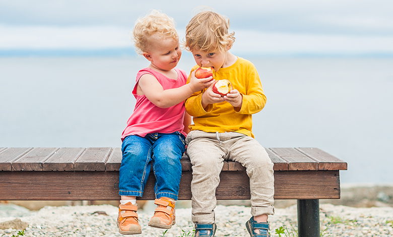 Tips on feeding your child on holiday