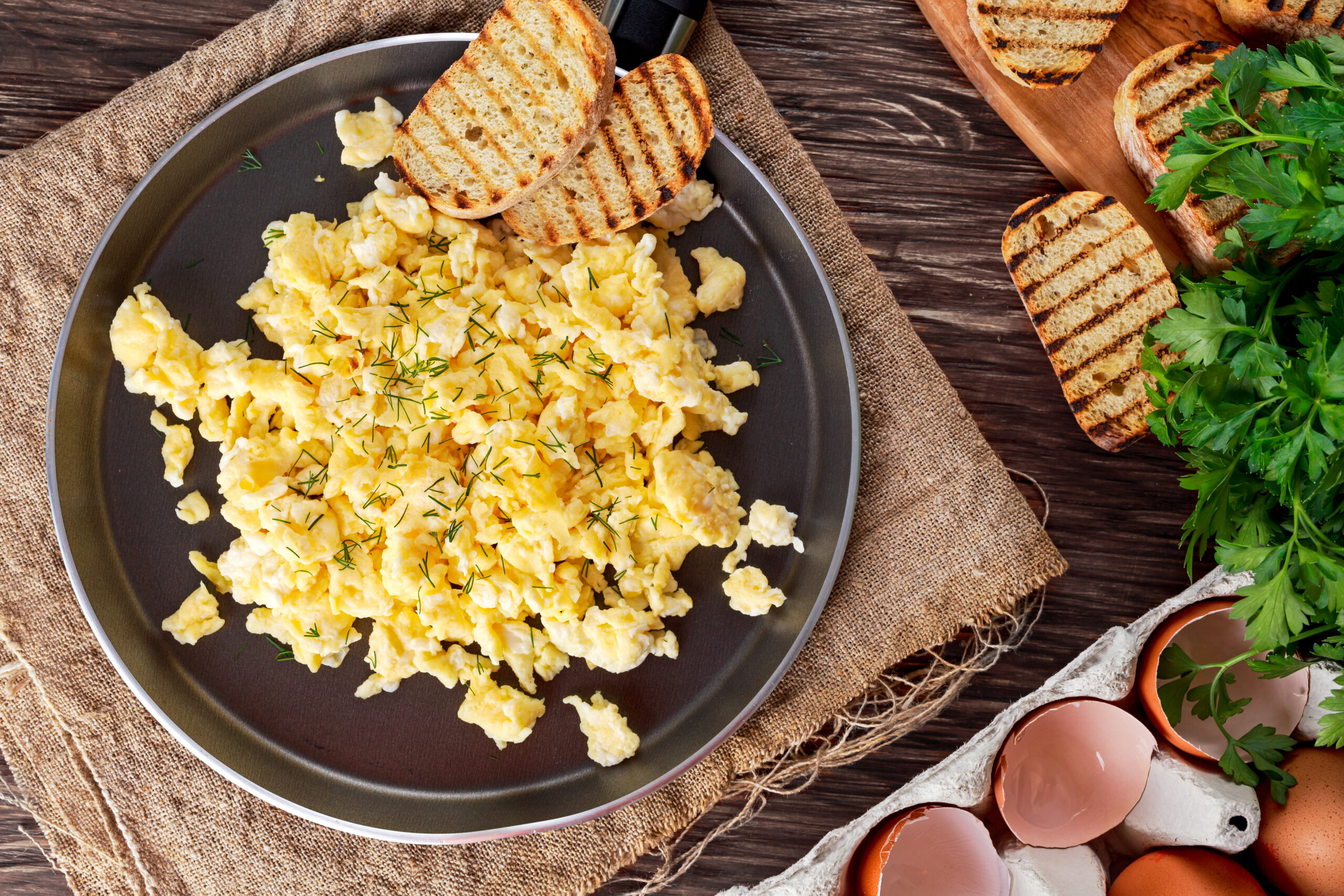 Diasip Vanilla Recipe: Scrambled Eggs on pan with toast
