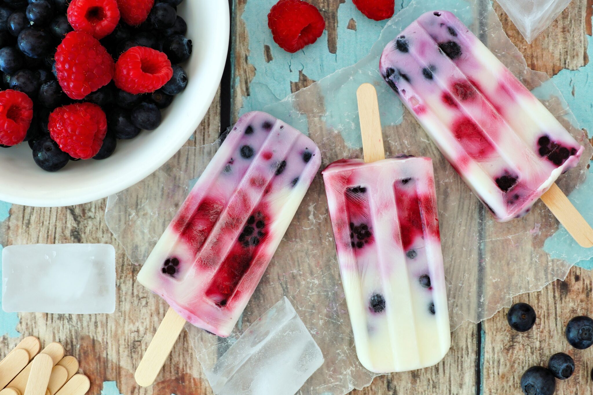 Berry frozen yoghurt popsicles recipe Nutricia Fortisip