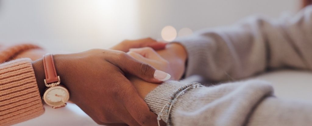 Close up of holding hands